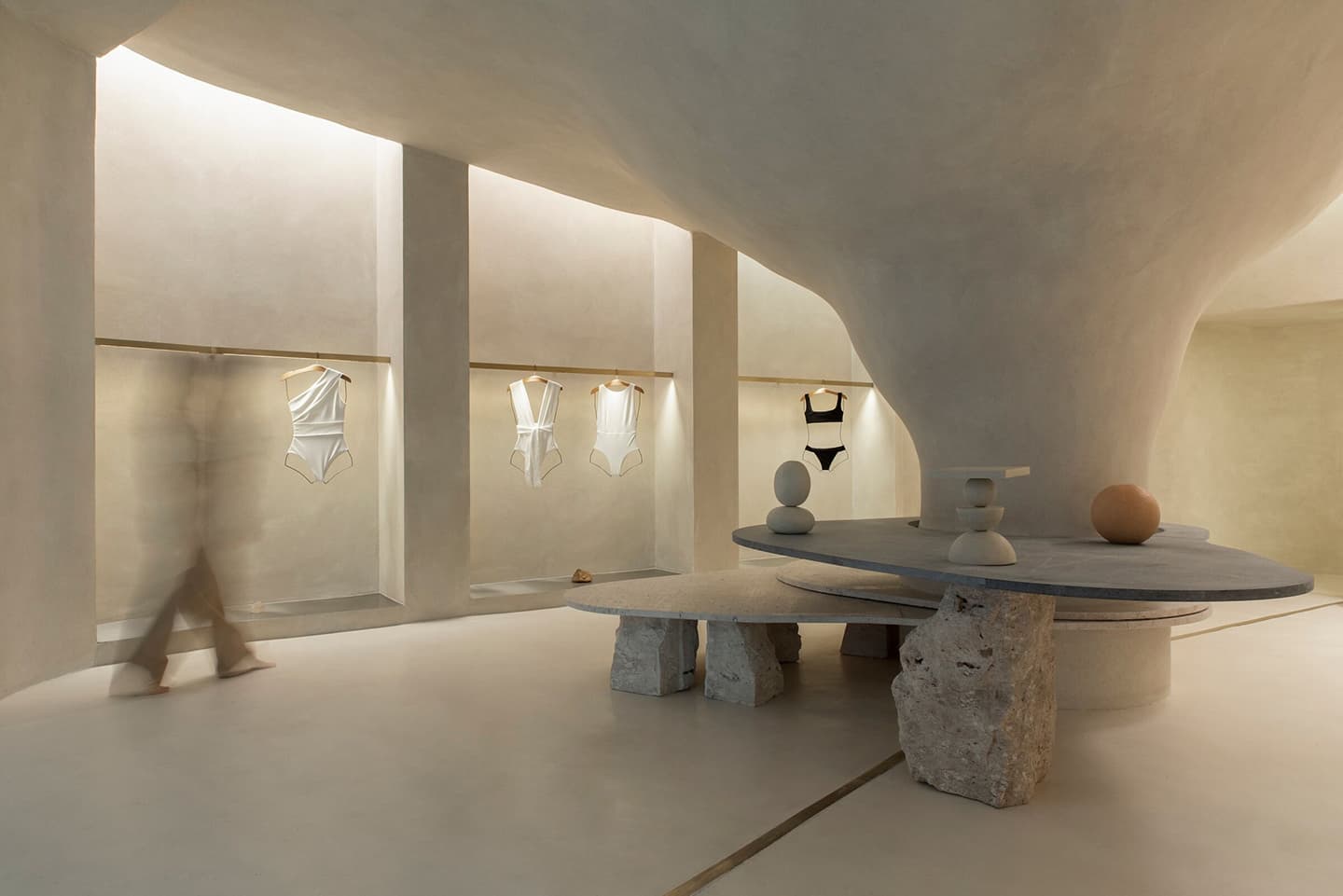 Красота несовершенства в интерьере магазина одежды – проект Aia Estúdio + Raphael Tepedino