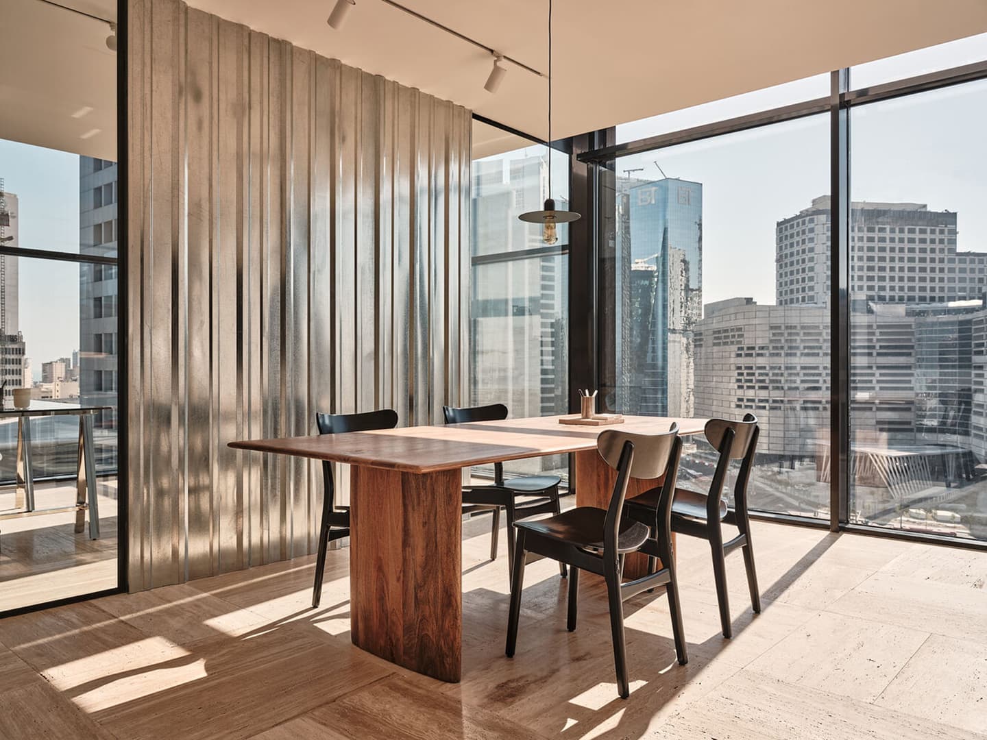 Изобилие натуральных материалов в интерьере современного офиса – проект A+A Studio