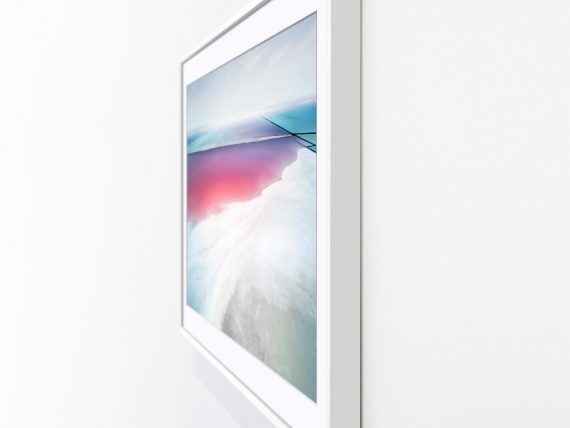 Ив Бехар сделал для Samsung телевизор, который выглядит как картина в раме