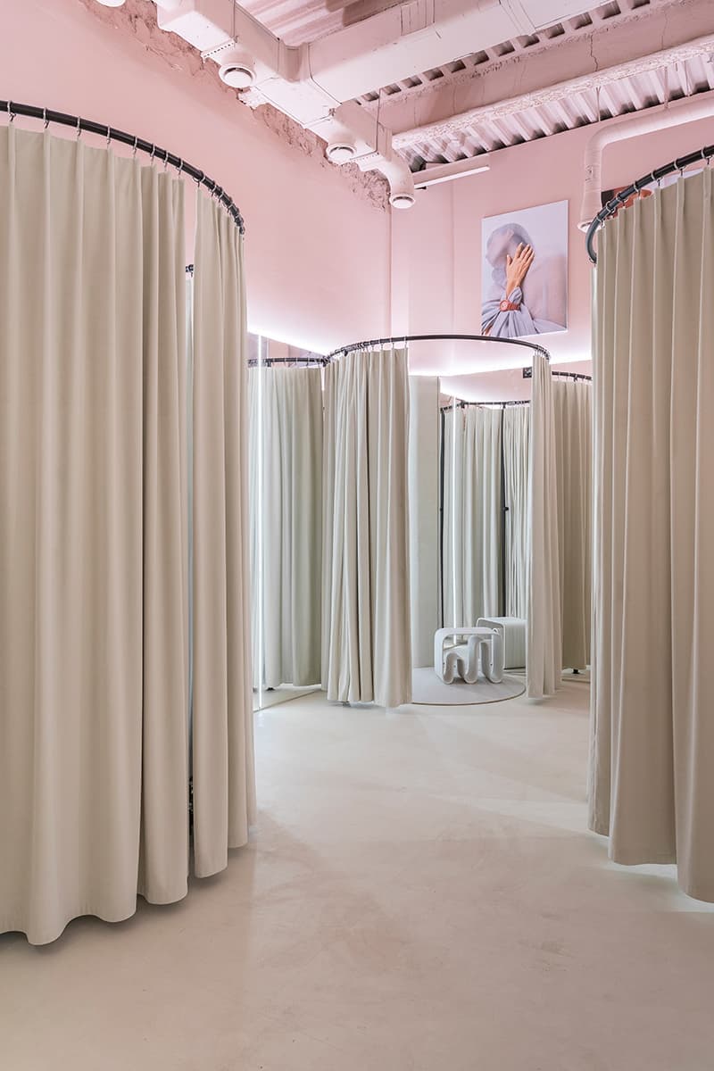 Конфетный интерьер шоурума Monochrome – проект Room Design Buro