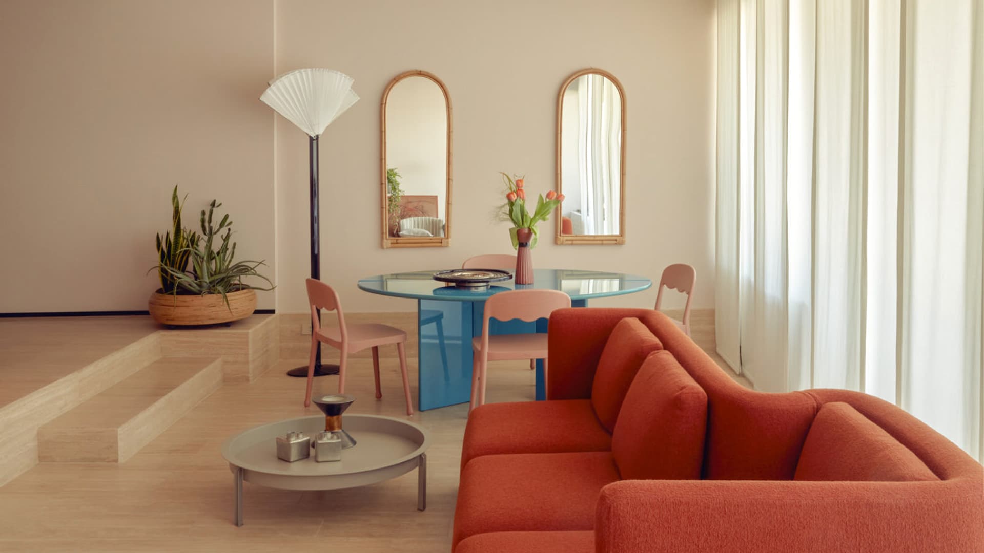 Свежий микс теплых оттенков в интерьере итальянской квартиры – проект Кристины Челестино