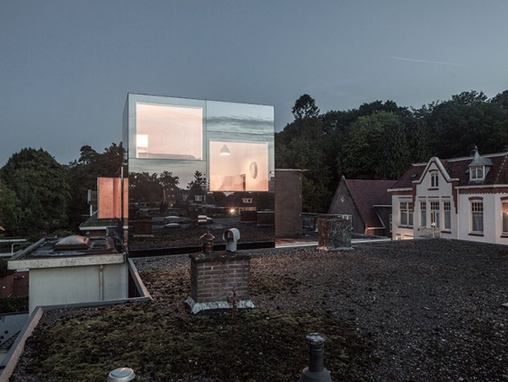 Архитекторы Remco Siebring построили зеркальный дом на крыше