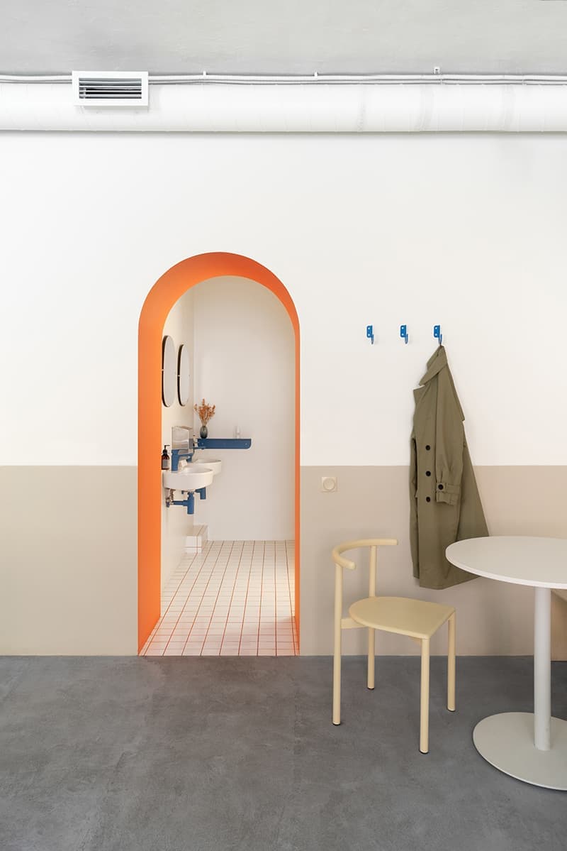 Интерьер питерской кофейни в стиле корейского минимализма – проект бюро Zavod11