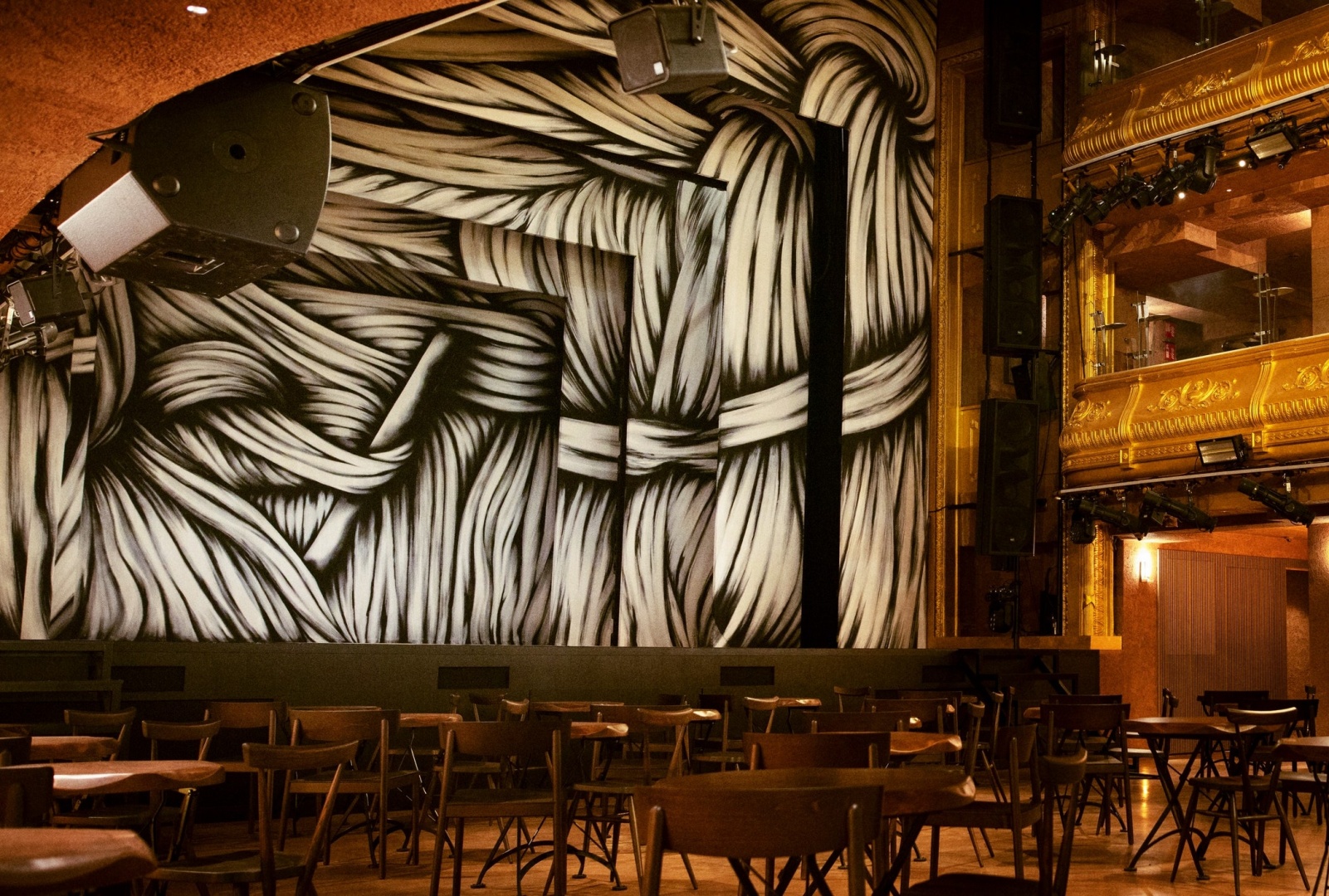 Филипп Старк преобразил исторический театр в центре Мадрида