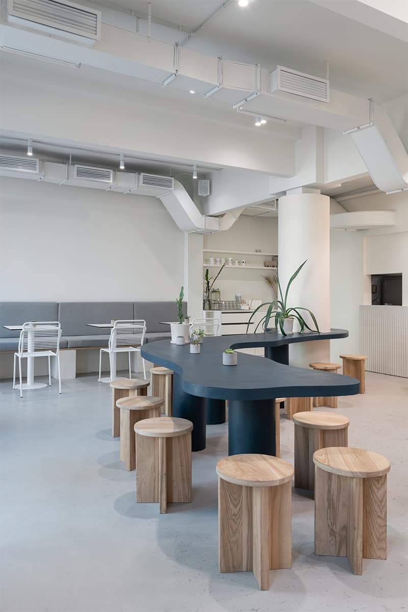 Лаконичный интерьер кафе с серферским духом – проект FREYA Architects