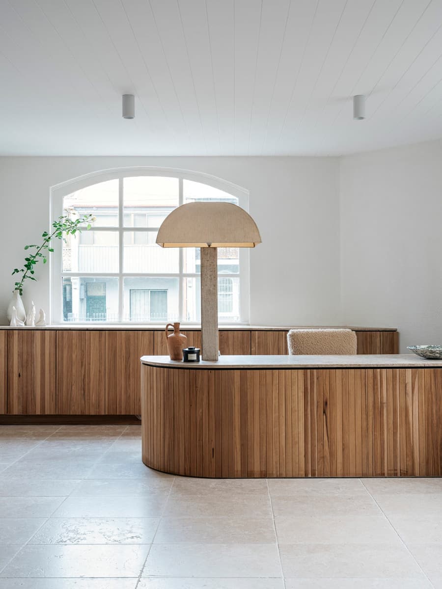 Воздушный интерьер офиса для австралийского модного бренда – проект Those Architects