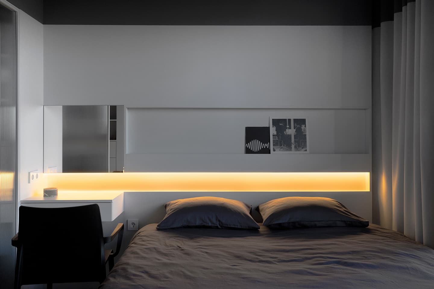 Монохромная квартира в черно-белых тонах — проект KONONOV Studio