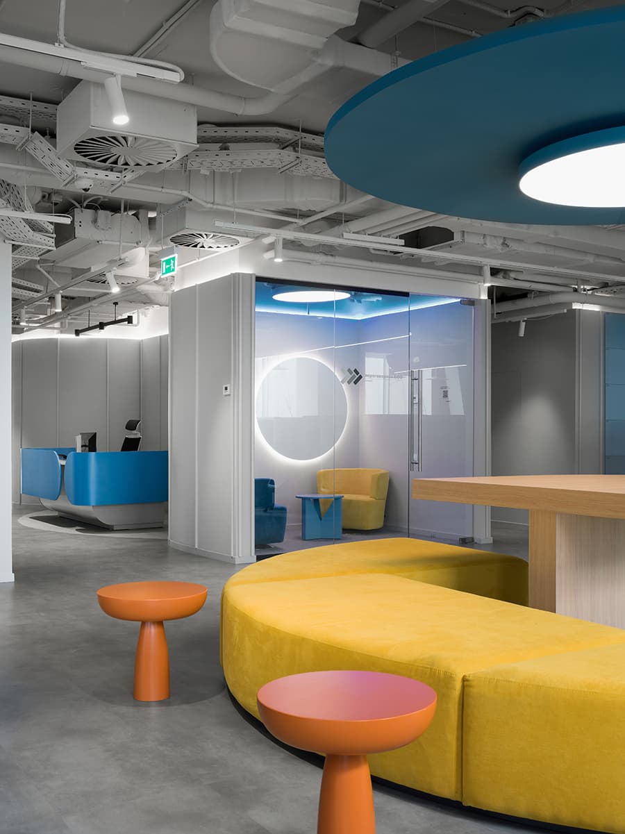 Геометричный интерьер московского офиса в стиле «Мемфис» – проект IND Architects