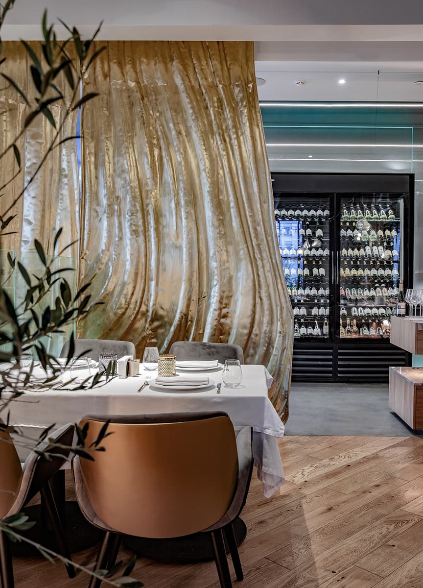 Интерьер премиум-ресторана с торжественной атмосферой – проект бюро Archpoint