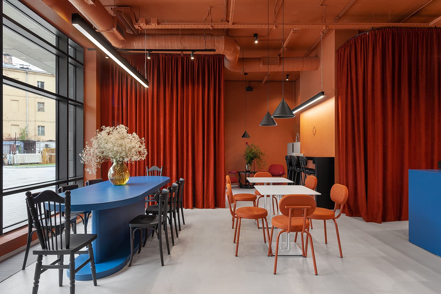 Контрастный микс культур в интерьере ресторана BLAU – проект Александры Бурмистровой