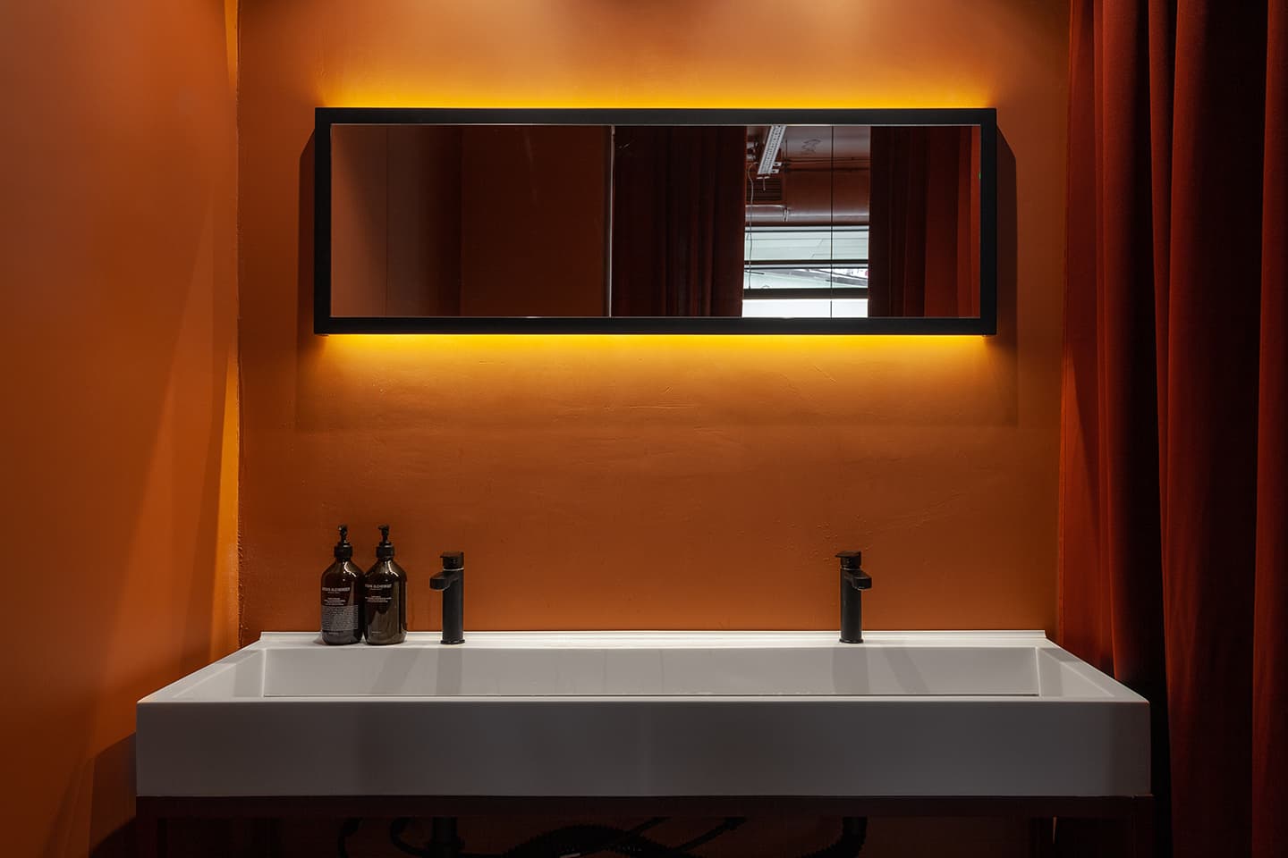 Контрастный микс культур в интерьере ресторана BLAU – проект Александры Бурмистровой