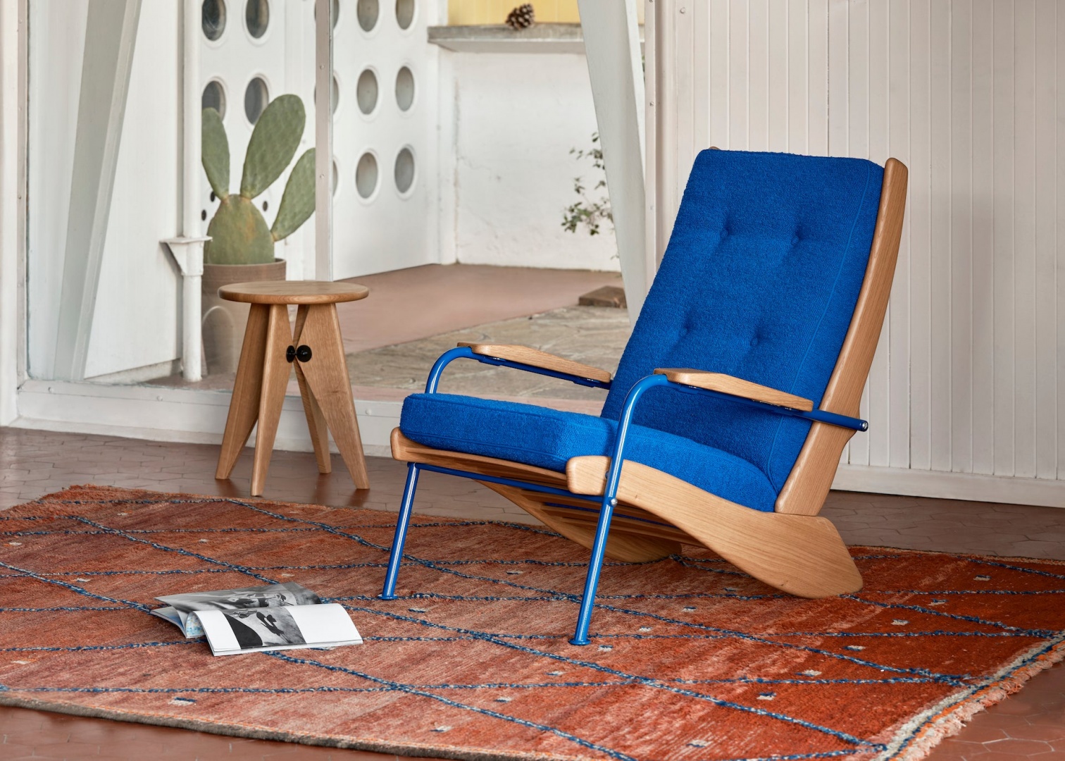 Vitra выпускает ограниченный тираж кресла по дизайну Жана Пруве
