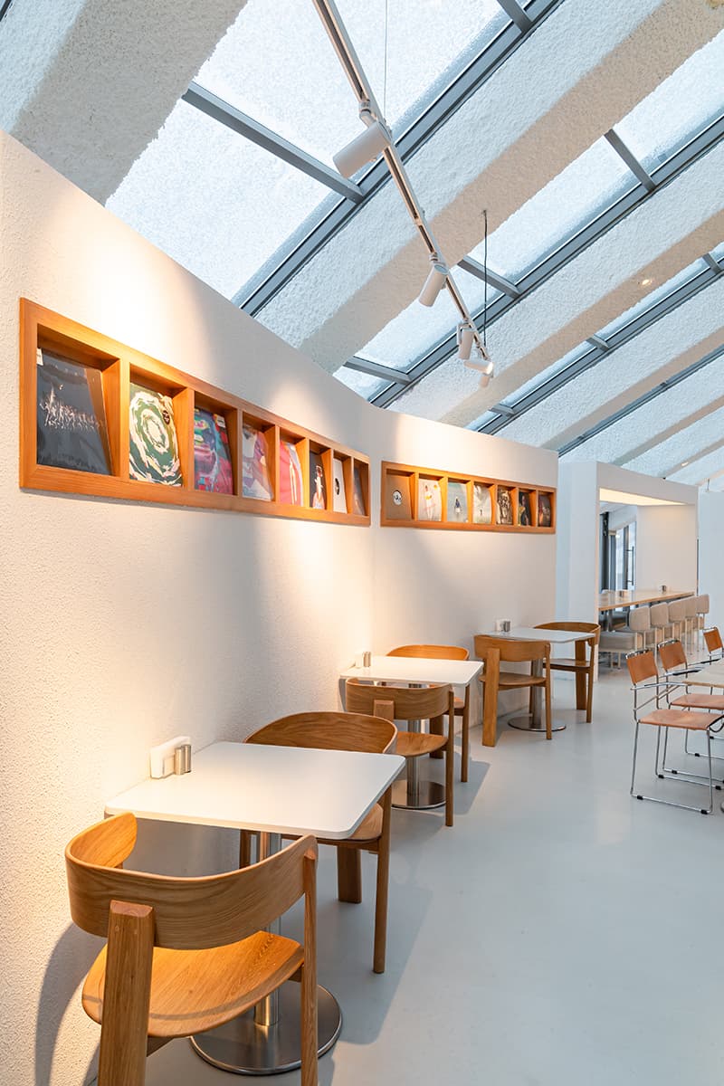 Модный интерьер новой пиццерии в универмаге «Цветной» – проект Archiproba Studios