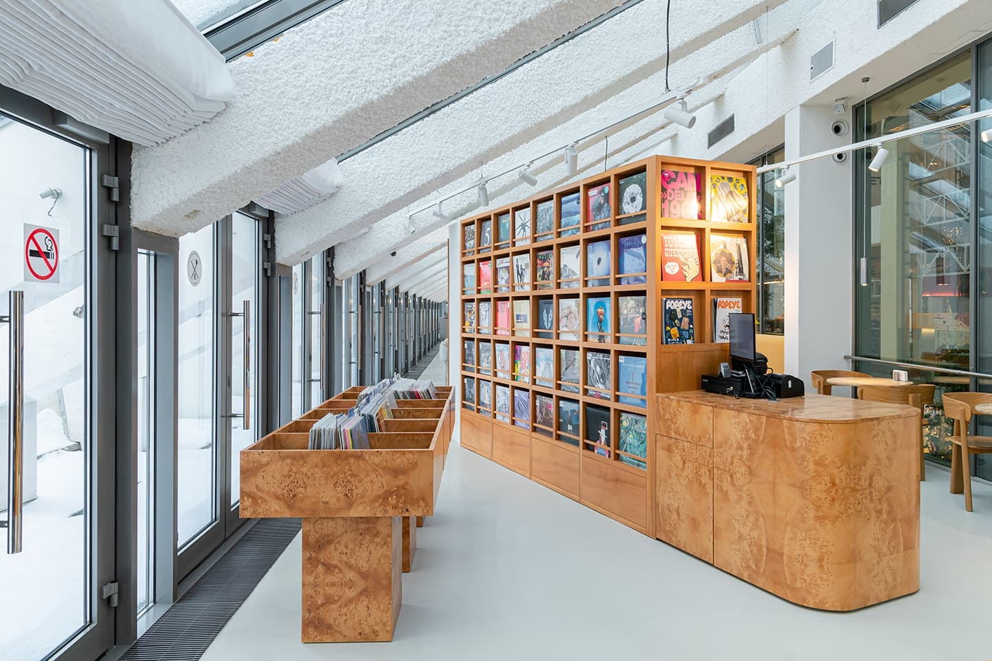 Модный интерьер новой пиццерии в универмаге «Цветной» – проект Archiproba Studios