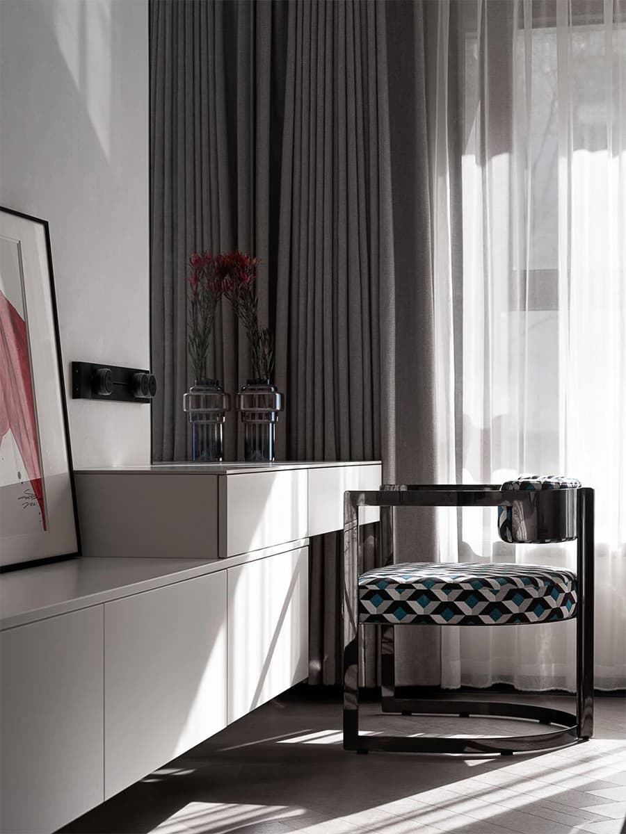Статусный черно-белый интерьер для молодой пары – проект RUI Design