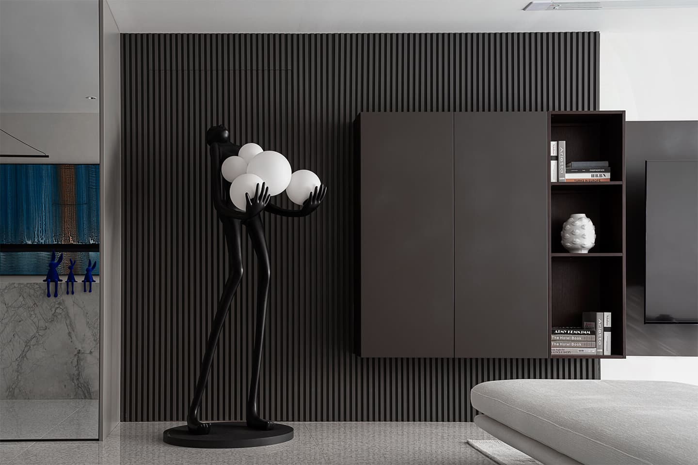 Статусный черно-белый интерьер для молодой пары – проект RUI Design