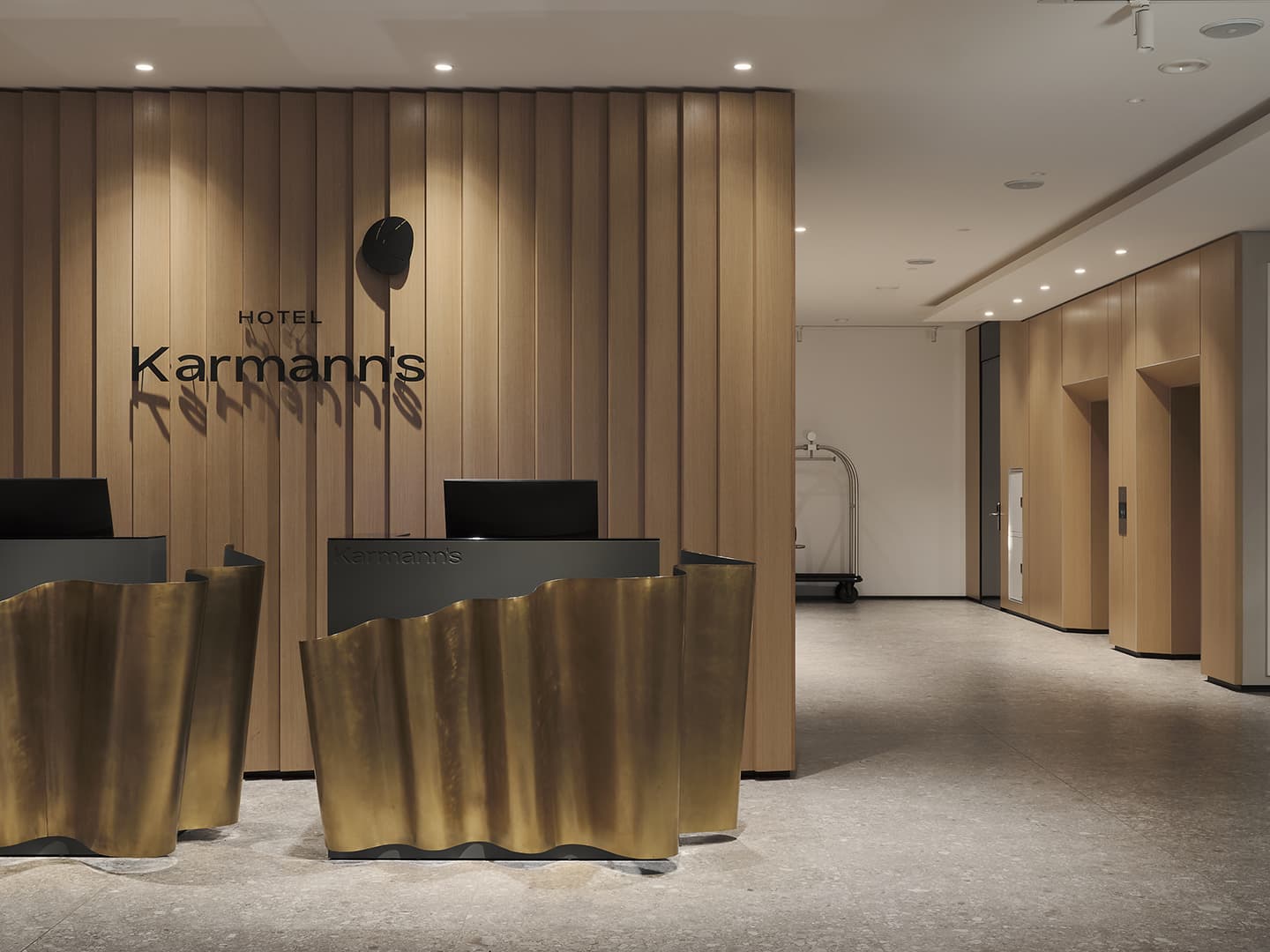 Единство стекла и дерева в интерьере отеля Karmann’s – проект Олеси Левкович