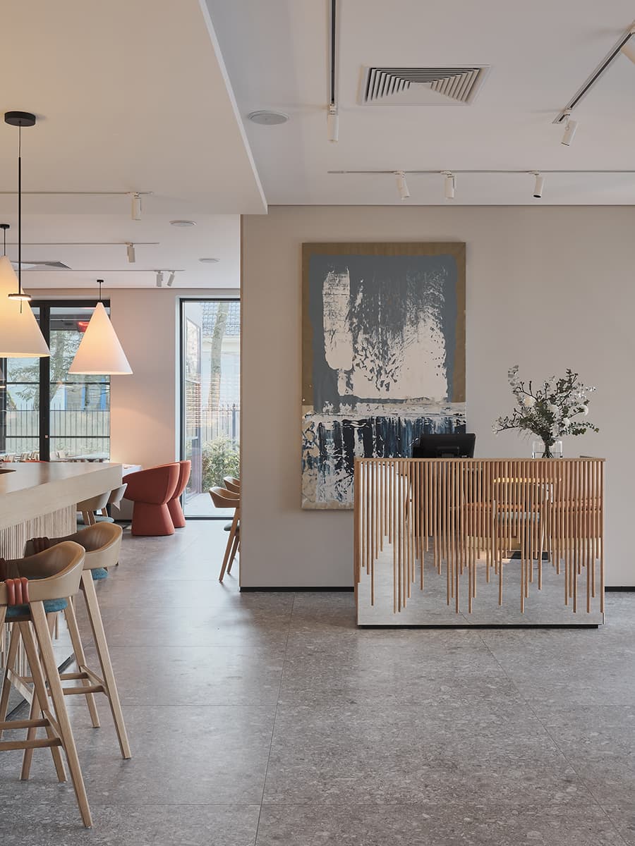 Единство стекла и дерева в интерьере отеля Karmann’s – проект Олеси Левкович