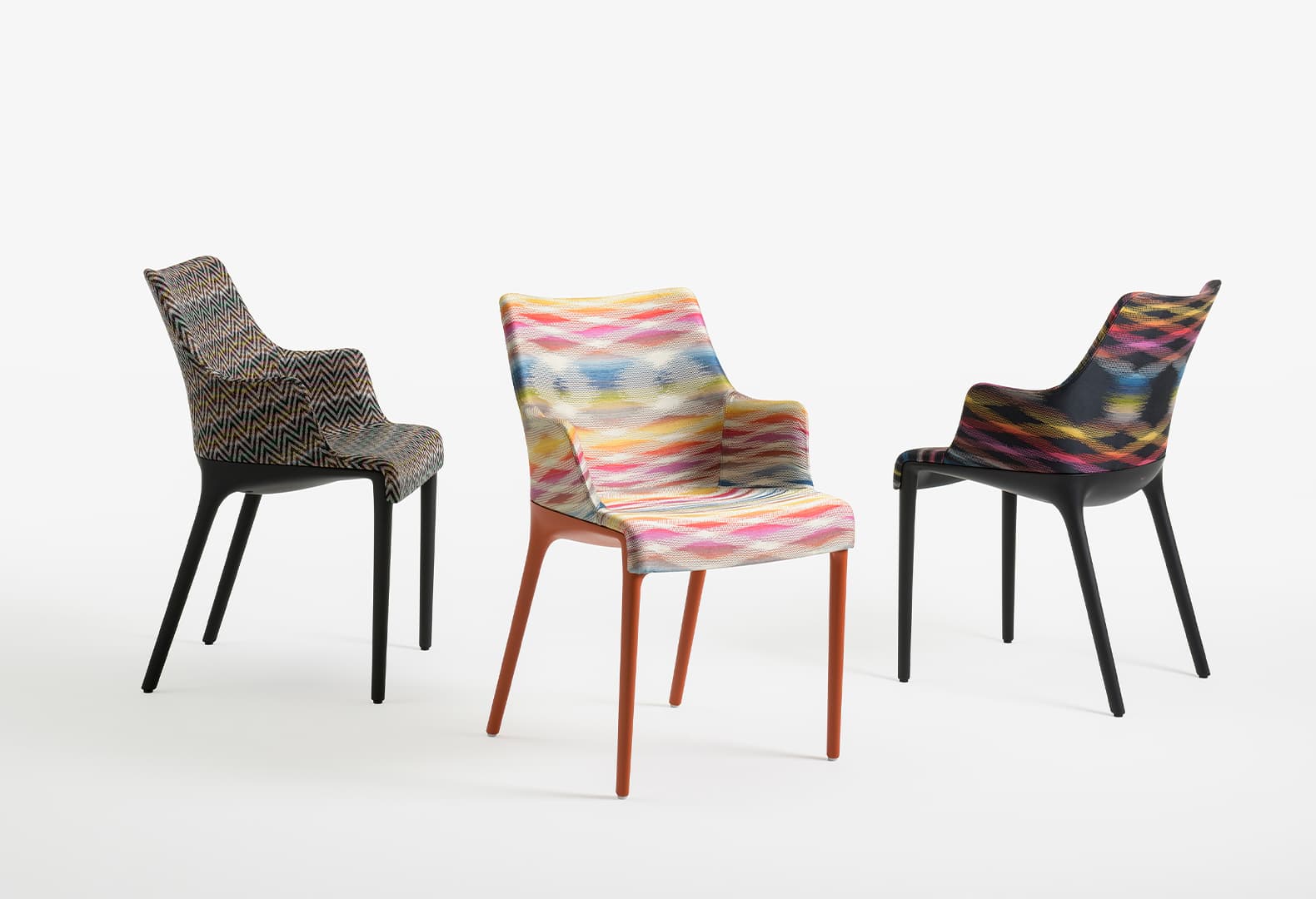 Стулья Eleganza по дизайну Пьеро Лиссони