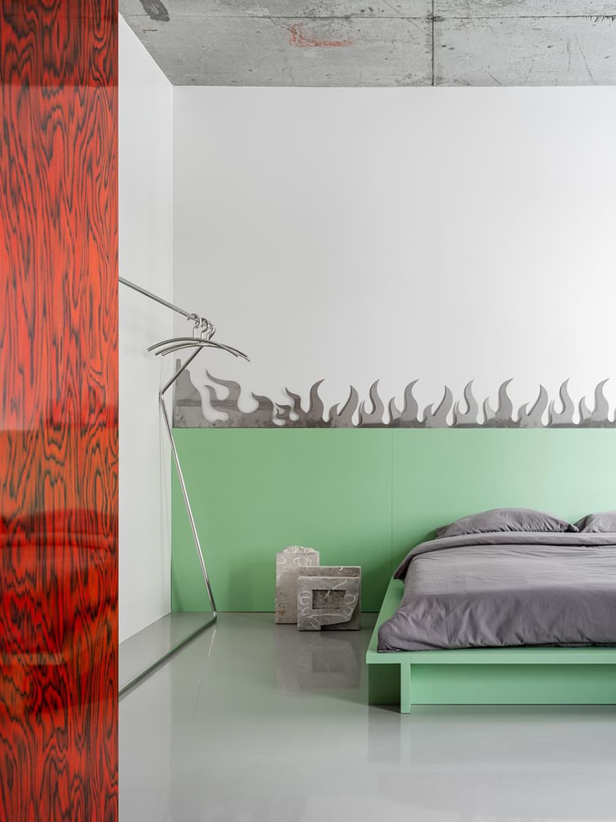 Интерьер апартаментов с активными деталями и материалами – проект Елены Локастовой