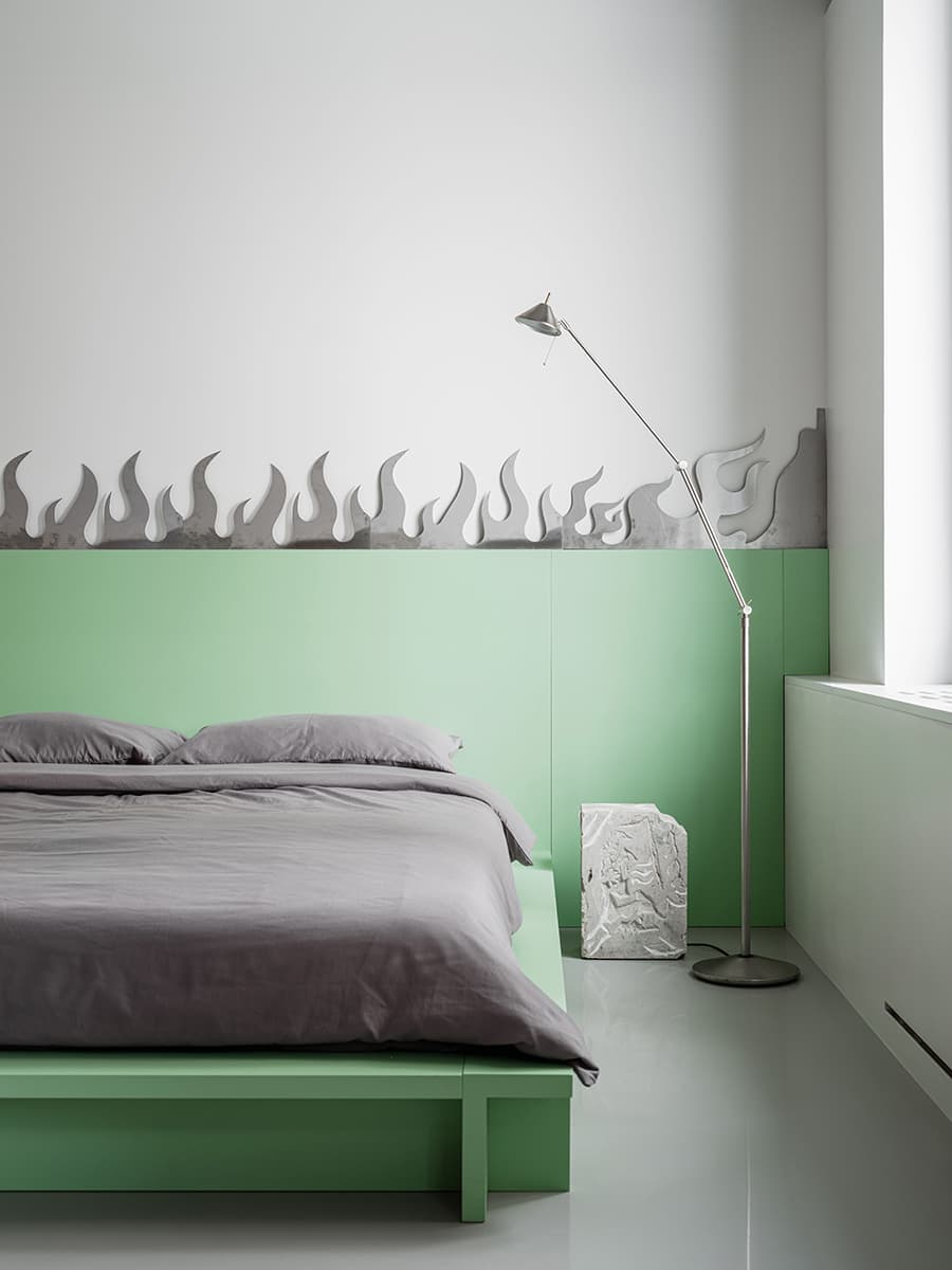 Интерьер апартаментов с активными деталями и материалами – проект Елены Локастовой