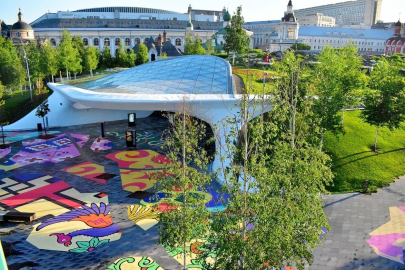 Парк «Зарядье» украсили узоры разных регионов России