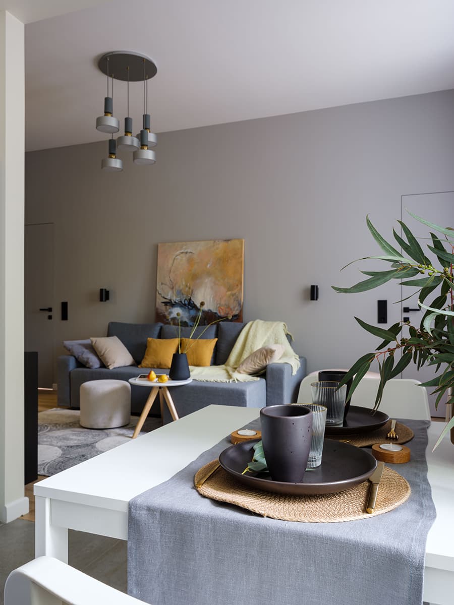 Уютный интерьер с доминирующим синим цветом – проект бюро Archistories