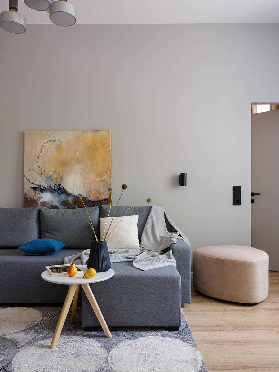 Уютный интерьер с доминирующим синим цветом – проект бюро Archistories