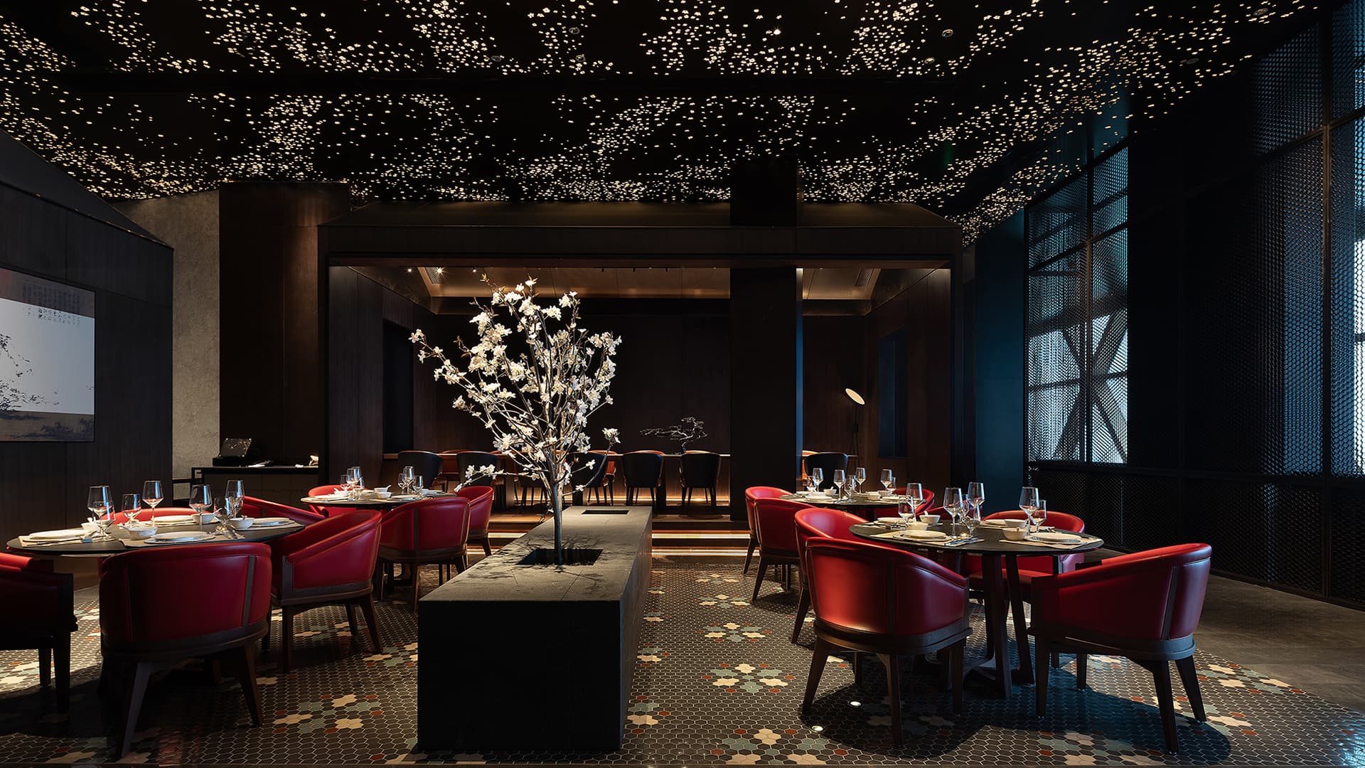Элегантный интерьер ресторана в китайском небоскребе – проект LDH Design