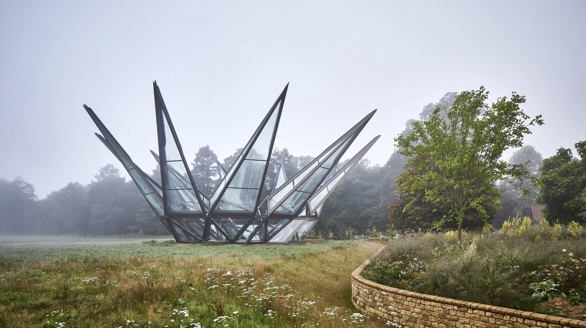 Heatherwick Studio спроектировала здание оранжереи, вдохновившись викторианскими террариумами