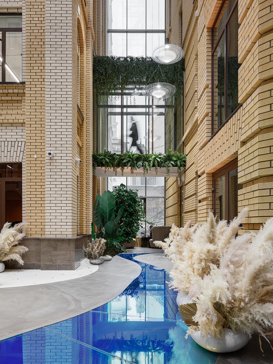 Интерьер московского офиса с двором-колодцем – проект ABD Architects
