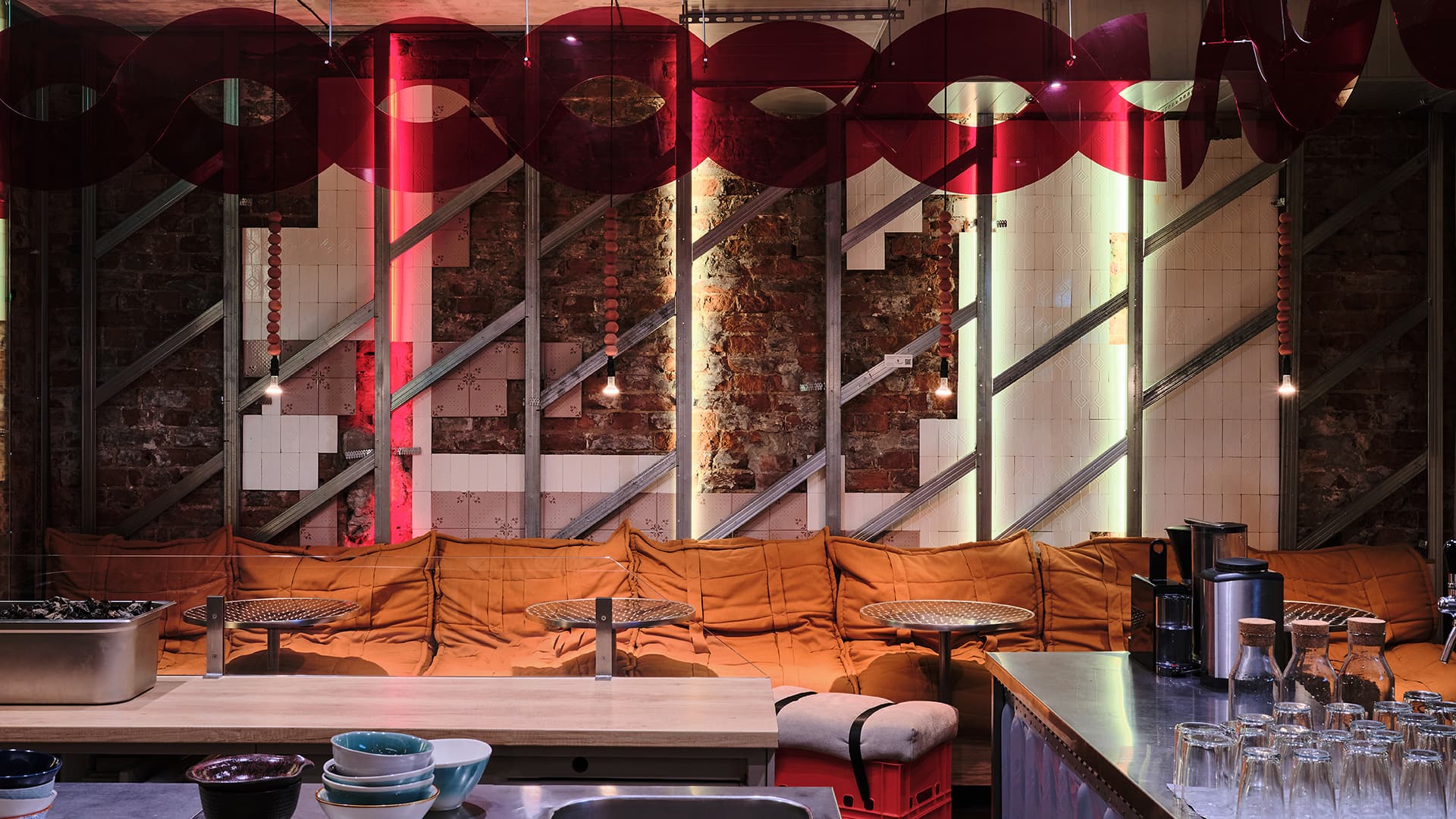 Оригинальный интерьер азиатского ресторана с открытой кухней – проект DA bureau