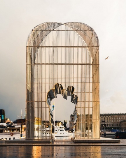 Скульптура художника Ай Вэйвэя украсила вход в Национальный музей Швеции