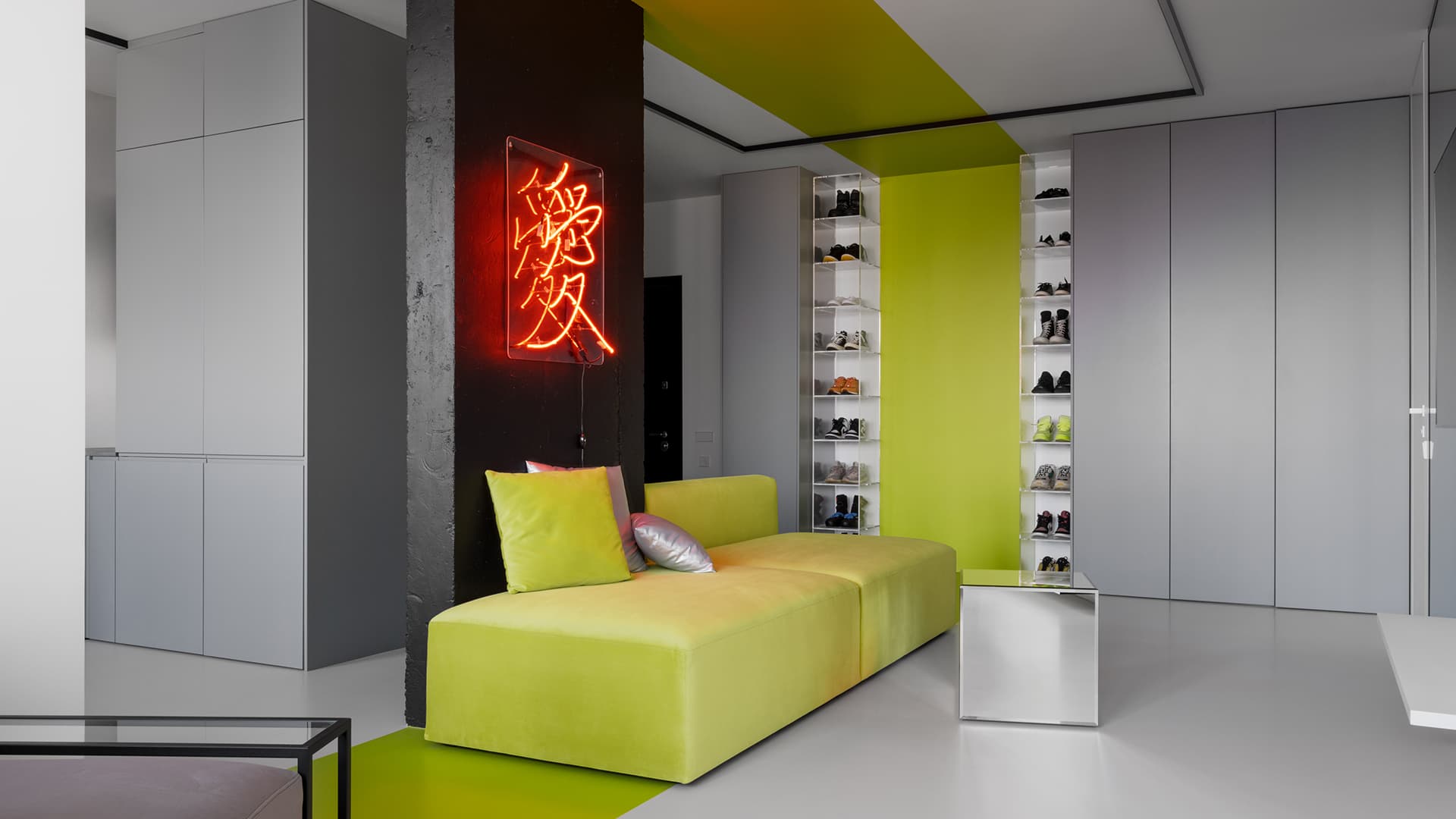 Свежие цвета в технологичном интерьере квартиры для студента – проект Рустэма Уразметова