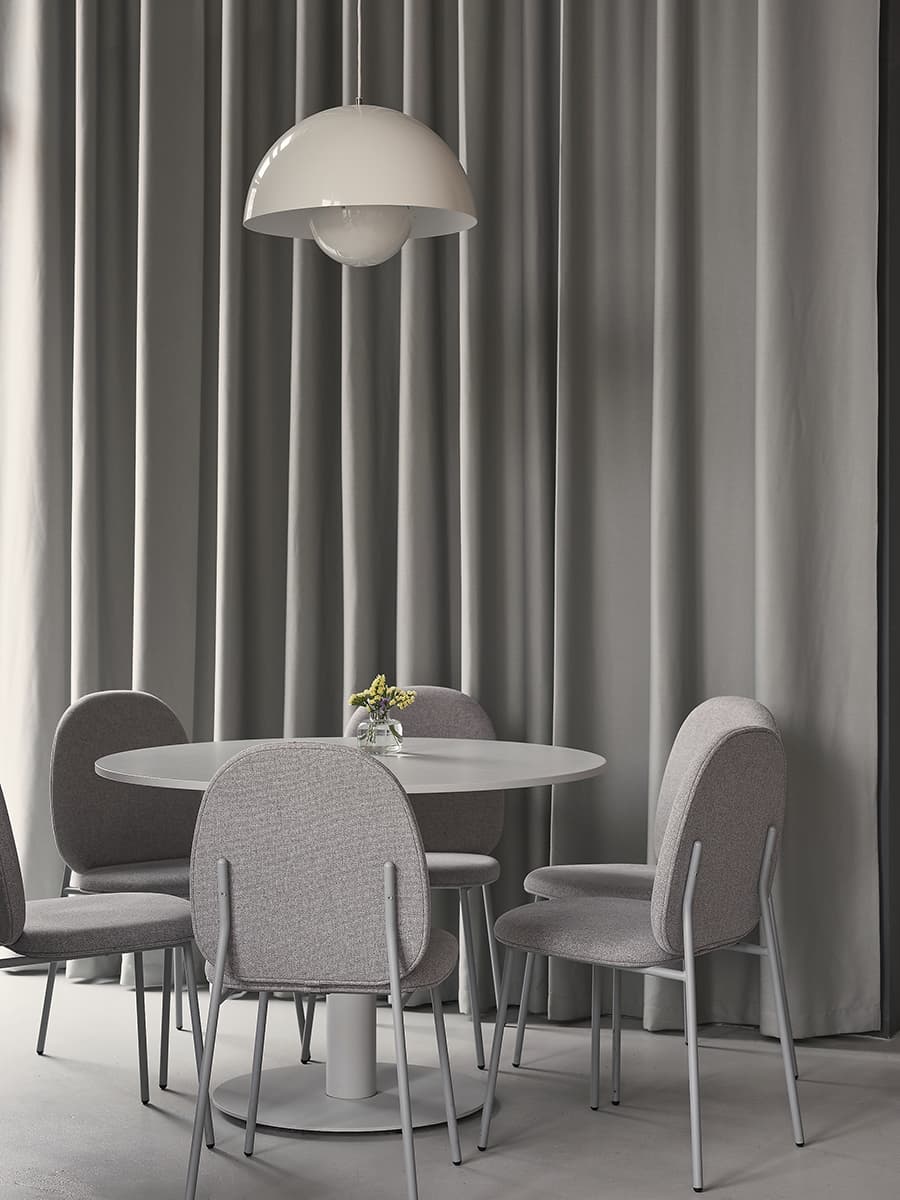 Монохромный интерьер кофейни в культурной столице – проект Кати Ростовой