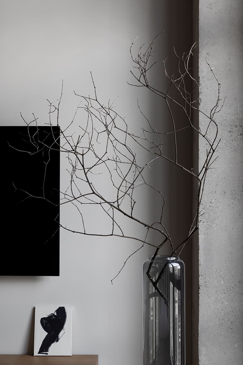 Контраст грубых материалов и теплых фактур в интерьере квартиры – проект DUDES Architects