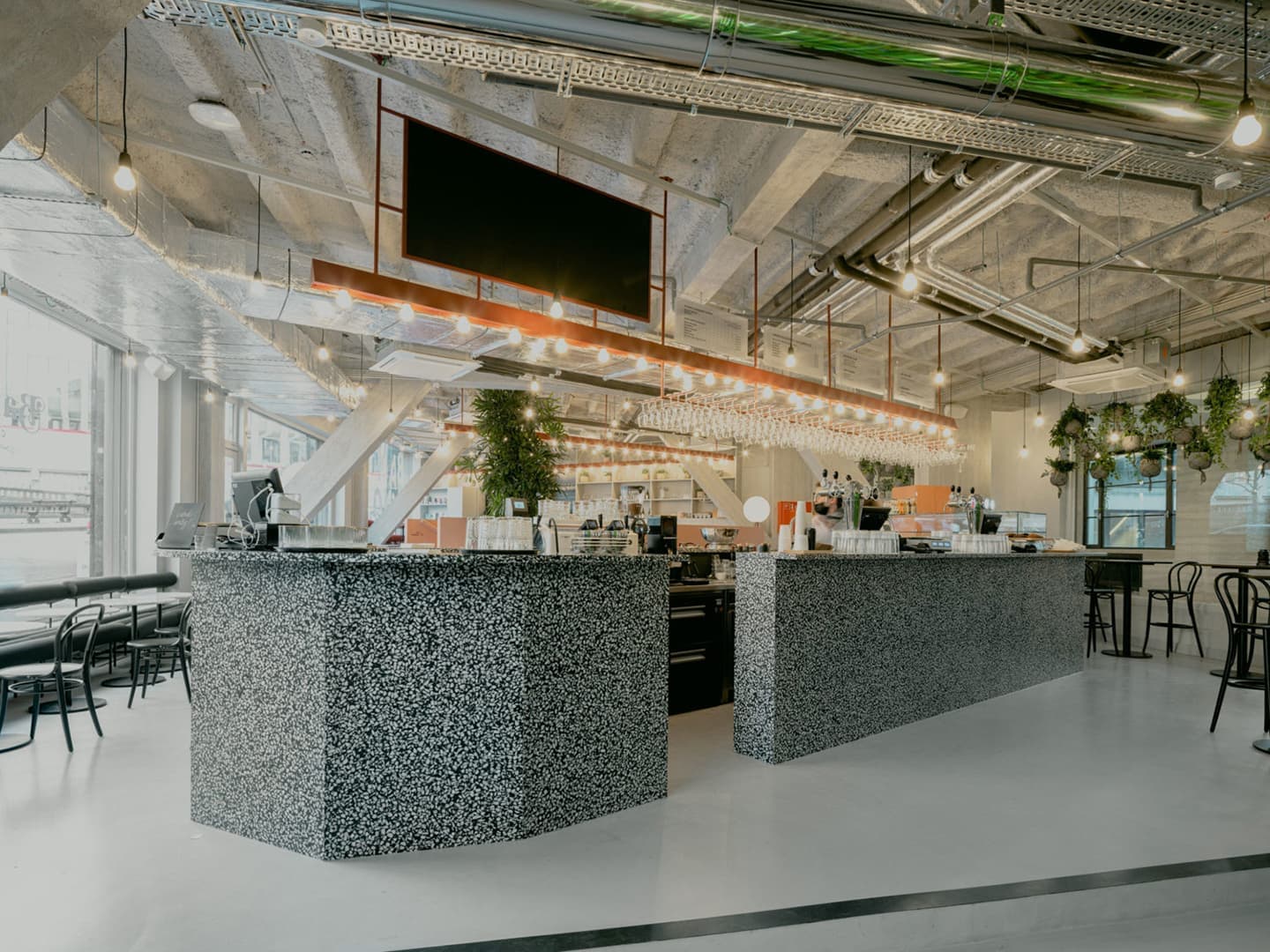 Коллаборация двенадцати дизайнеров в интерьере бельгийского офиса – проект галереи MANIERA