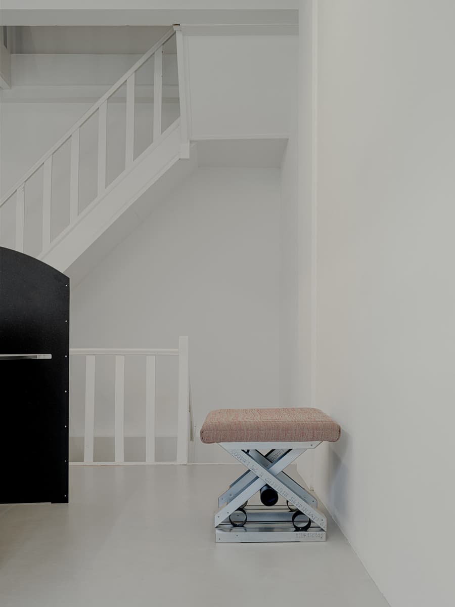 Коллаборация двенадцати дизайнеров в интерьере бельгийского офиса – проект галереи MANIERA