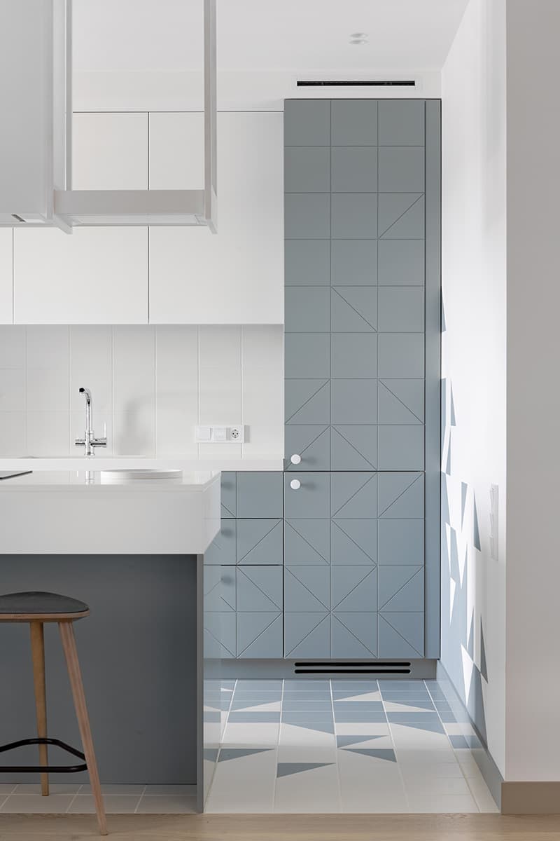 Квартира в голубых тонах с элементами mid-century modern – проект Kononov Studio