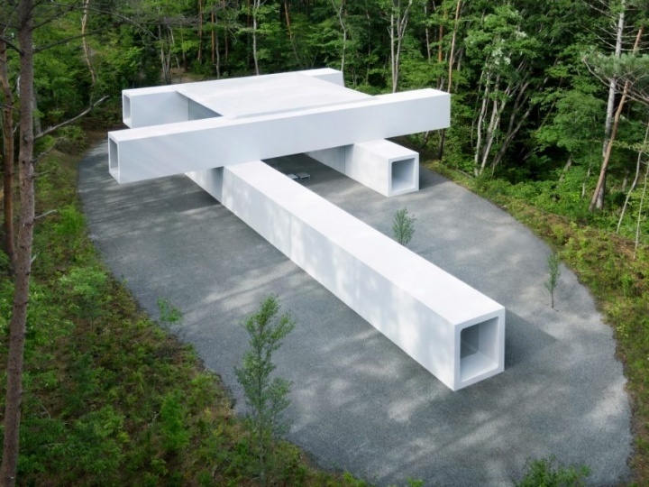 Студия Nendo построила резиденцию для своих дизайн-объектов