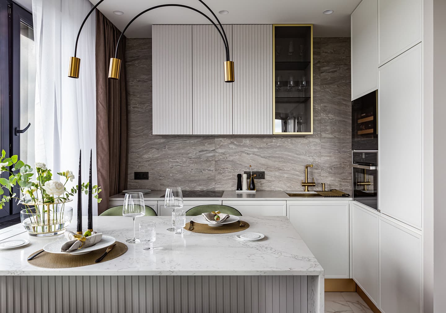 Элегантный интерьер петербургской квартиры с живыми растениями — проект Татьяны Шориной