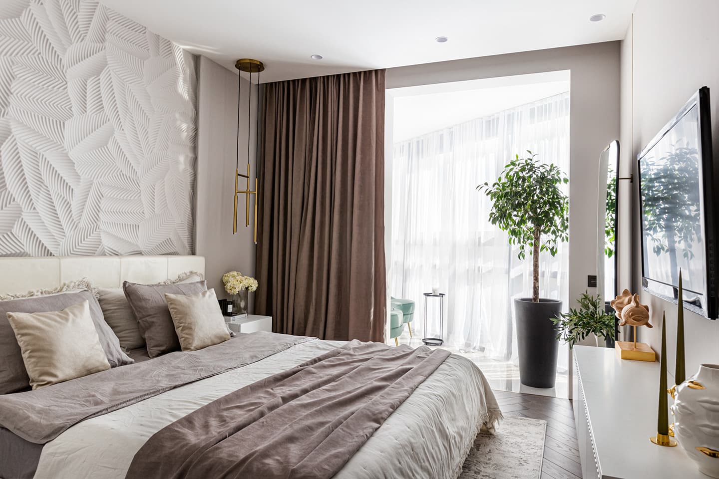 Элегантный интерьер петербургской квартиры с живыми растениями — проект Татьяны Шориной