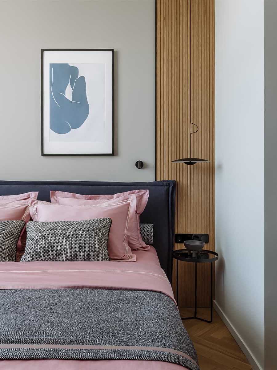 Оригинальные дубовые панели в интерьере квартиры для сдачи в аренду – проект Ксении Коноваловой