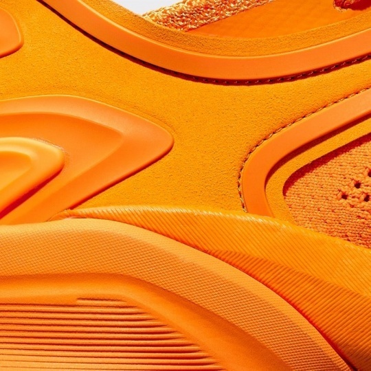 Автопроизводитель McLaren разработал коллекцию кроссовок
