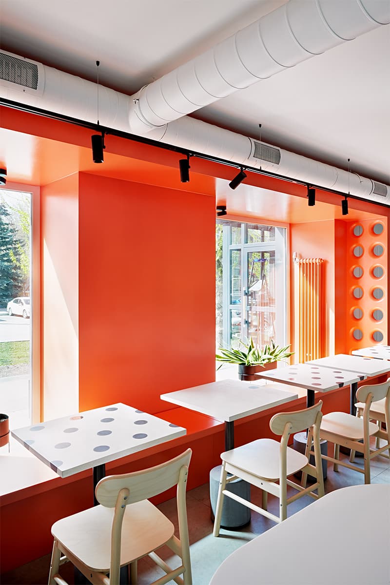 Задорный минимализм в интерьере модной кофейни – проект Lebedeva Project