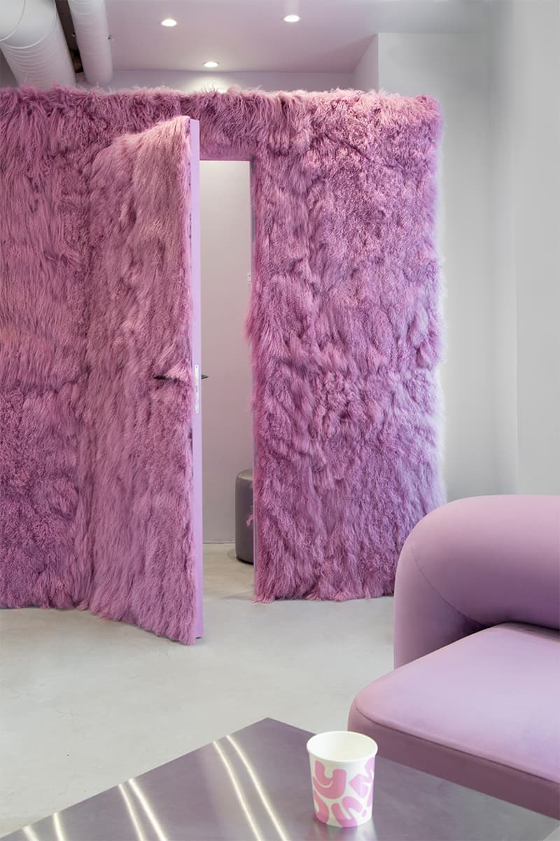 Фиолетовый мех, сталь и живые растения в эпатажном интерьере шоурума – проект KIDZ Design