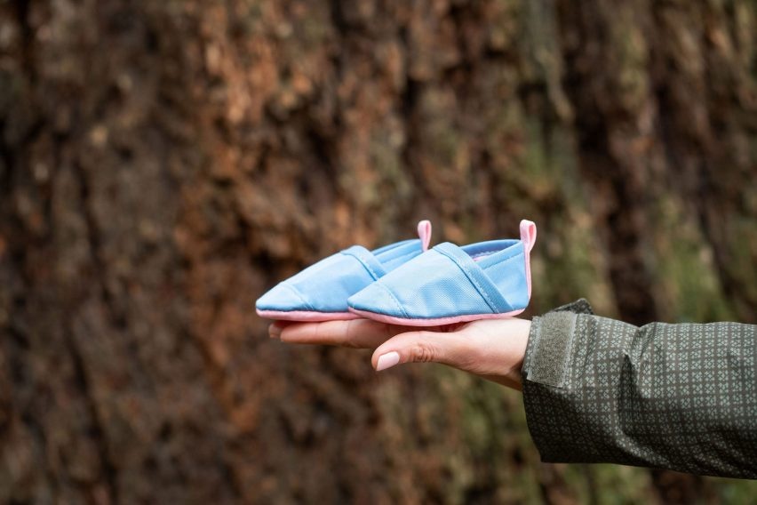 Американский бренд разработал линейку детской обуви, которая растворяется в воде
