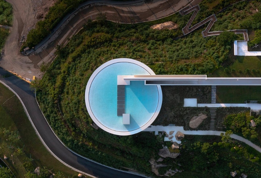 Китайские архитекторы спроектировали круглую библиотеку с видом на море