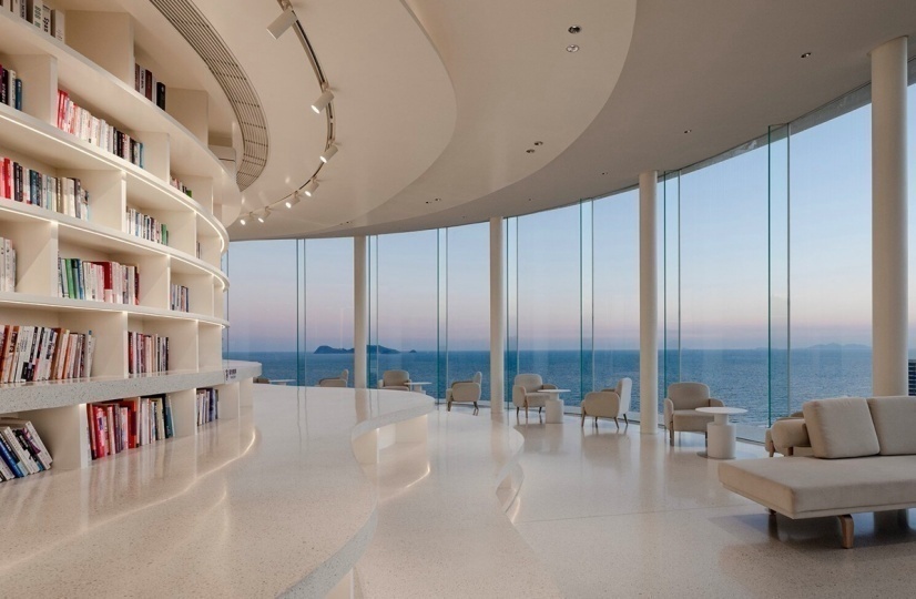 Китайские архитекторы спроектировали круглую библиотеку с видом на море