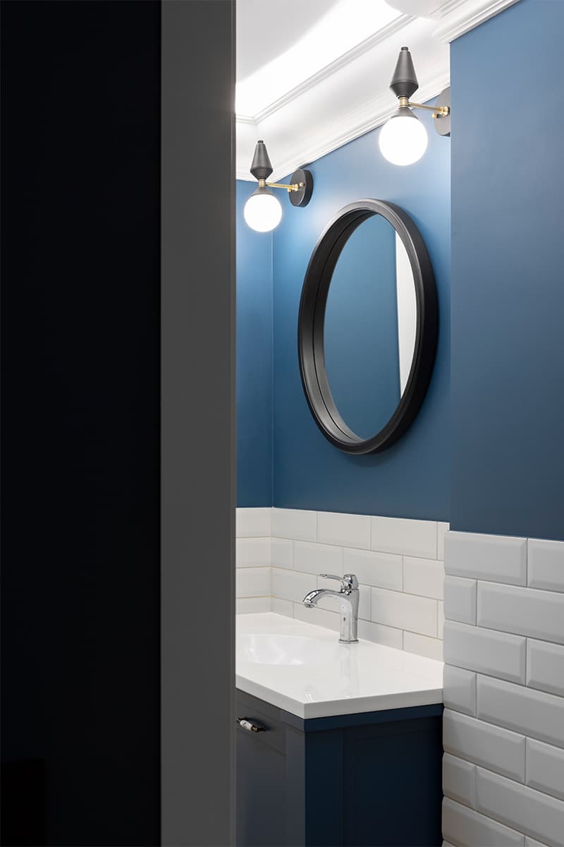 Молдинги, колонны и зеркала в оформлении минской кофейни – проект Наталии Эпштейн